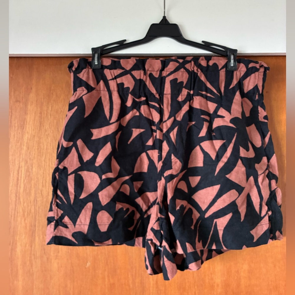 NWOT a new day Black and Brown Patterned High Waist Shorts - Picture 2 of 4